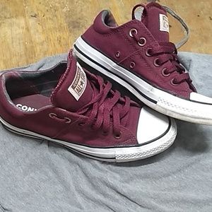 Size 7.5 converse
